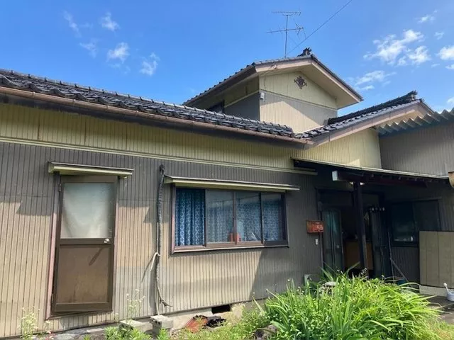 Land over 100 tsubo, two-story building