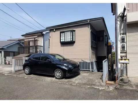 4LDK with all rooms over 6 tatami mats! Needs renovation, but at an affordable price!