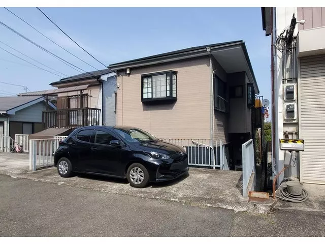 4LDK with all rooms over 6 tatami mats! Needs renovation, but at an affordable price!