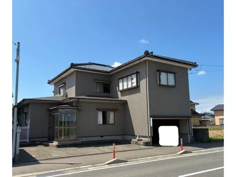 Parking for 4 cars! A used house with ample storage♪ Second-floor Western-style room with double-glazed windows installed and renovated!