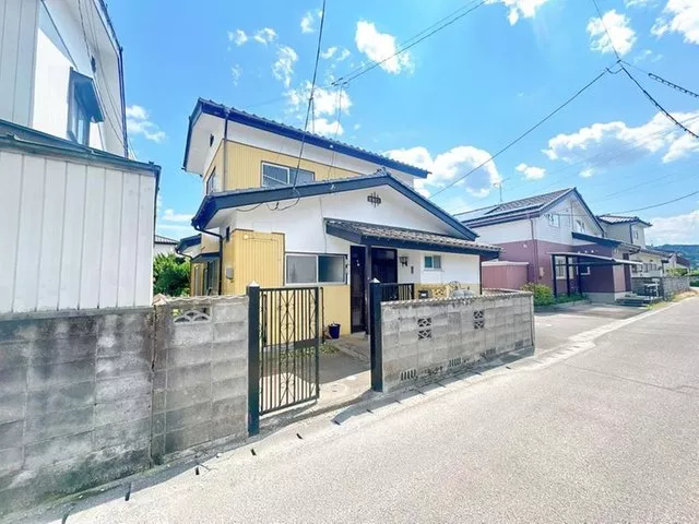 Land area of 121 tsubo, 5DK suitable for families or those with a lot of belongings.