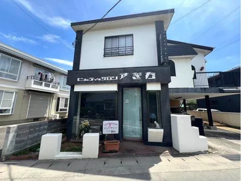 A residential property with a former beauty salon! Many rooms that can be used according to purpose◎ Good sunlight!