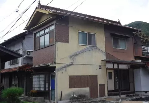 Nakakawachi, Kawachi Town, Higashi-Hiroshima City (Kawachi Station) 2-story building 4SDK
