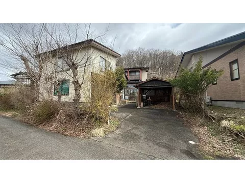 Enjoy a comfortable life in a lush, quiet environment. Spacious 5LDK living space♪