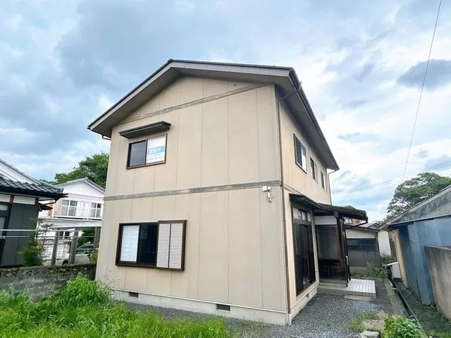 Interior renovation planned / Move-in available within the year / Two-family consideration possible / New seismic standards compliant / Water facilities replacement /