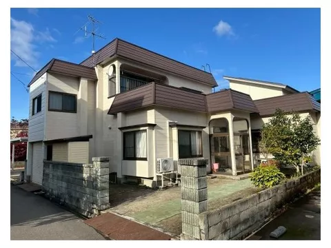 【Spacious 5SLDK】Ample storage × Parking for 2 cars × Quiet living environment／