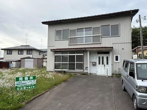 10 minutes on foot from JR Sekihoku Main Line "Rubeshibe"