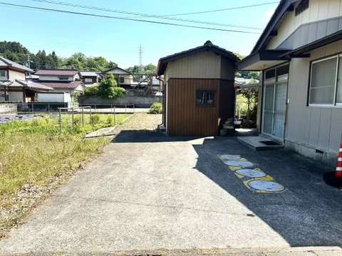 Hanada, Tsuruugi-cho, Mima-gun (Awa-Hanada Station) 2-story building 8DK - Image 2
