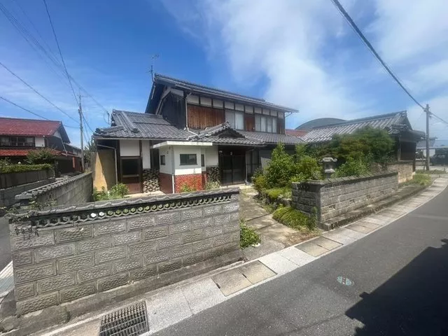 This house has a spacious layout.