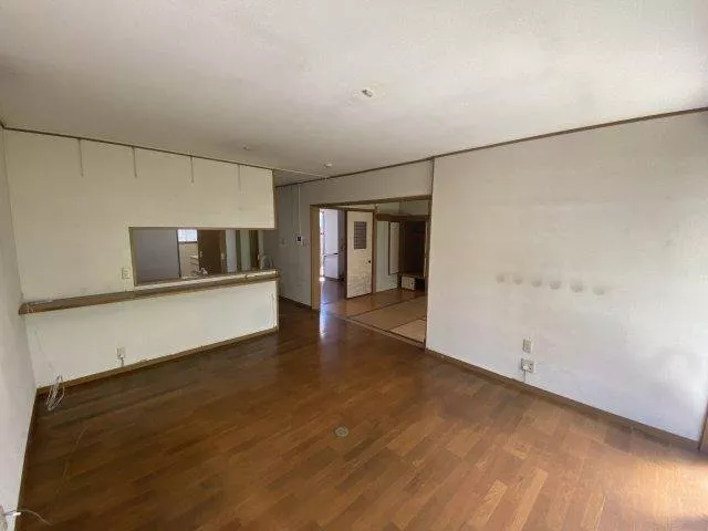 Renovation history available, double-glazed windows, all-electric house