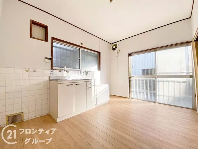 【Southwest corner lot + Immediate viewing available!】Good sunlight and ventilation! ■About a 6-minute walk to Kitayama Honcho Elementary School