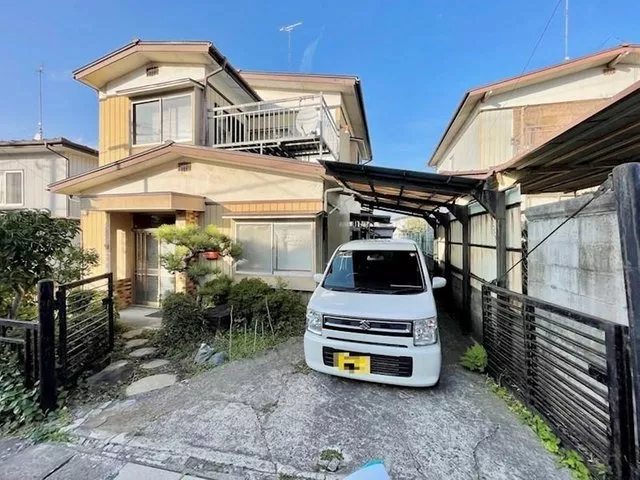 The layout has many rooms, 7DK♪ It's a quiet residential area
