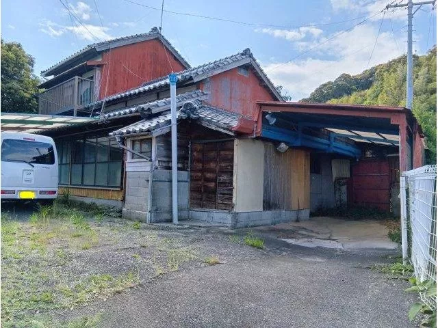 7SDK used house / Land area 909 square meters / Two 8-tatami mat connected Japanese-style rooms with engawa / Approximately 900 m to elementary school