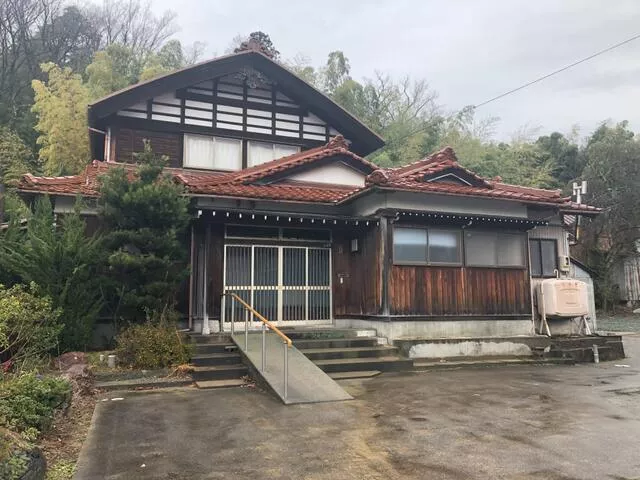 26 minutes on foot from IR Ishikawa Railway "Kaga Kasama" Station [Bus available] 3 minutes on foot from Meguru Fukudome Minami 1-chome bus stop