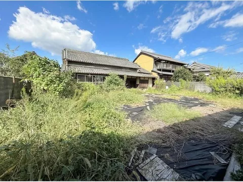 \Old folk house with a storehouse/ The spacious land is great for a workshop or parking space◎