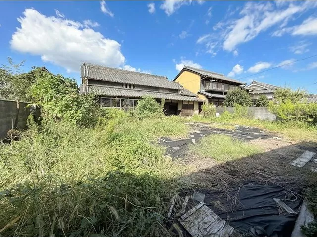 \Old folk house with a storehouse/ The spacious land is great for a workshop or parking space◎