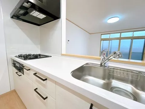 [Open House Held] [Interior and Exterior Renovation in Progress] New Seismic Standards Compliance / Water Facilities Replacement / Parking for 4 Cars Available /