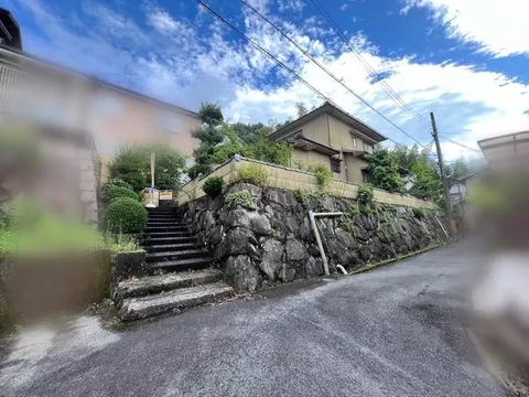 Kintetsu Ikoma Line "Ichibun" Station 6 minutes on foot / Land area over 83 tsubo / Quiet residential area / 5DK