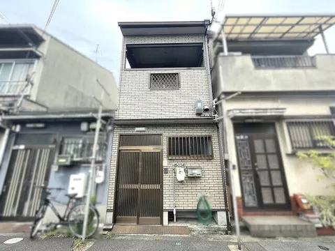 14 minutes on foot from Kintetsu Minami Osaka Line "Takaminosato" Station