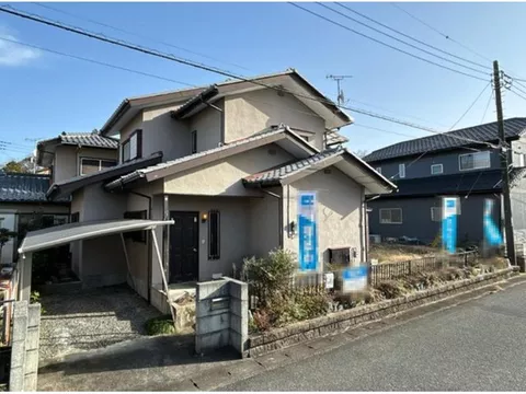 【2 minutes by car to Shiomigaoka Park × 5 minutes by car to Benimaru × Summary of surrounding properties available】
