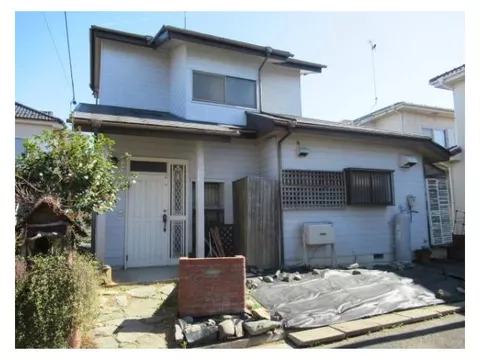 About a 19-minute walk from Kurihashi Station. Land approximately 44 tsubo. Building 3LDK. Perfect for first-time homebuyers.