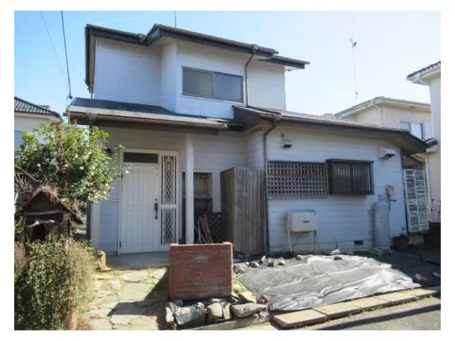 About a 19-minute walk from Kurihashi Station. Land approximately 44 tsubo. Building 3LDK. Perfect for first-time homebuyers.