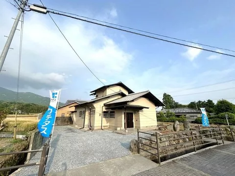 [Open House Held] [Interior and Exterior Renovated] Garden space available. Approximately 20 tatami mats with an open kitchen.