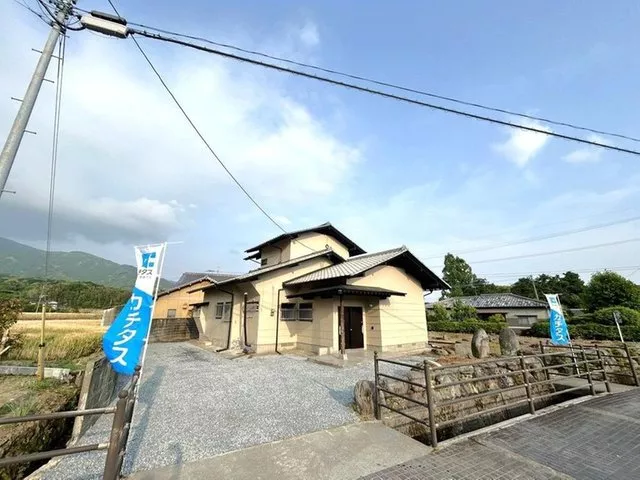 [Open House Held] [Interior and Exterior Renovated] Garden space available. Approximately 20 tatami mats with an open kitchen.