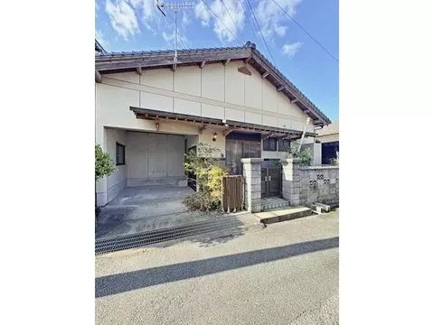 Popular single-story building! Within a 5-minute drive to Kawasaki Elementary and Junior High Schools, and Kawasaki Town Hall!