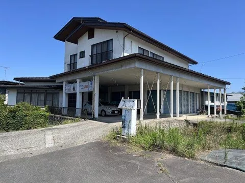 Tendo City, Yamagata! A spacious used property of 170 tsubo that combines a store and residence.
