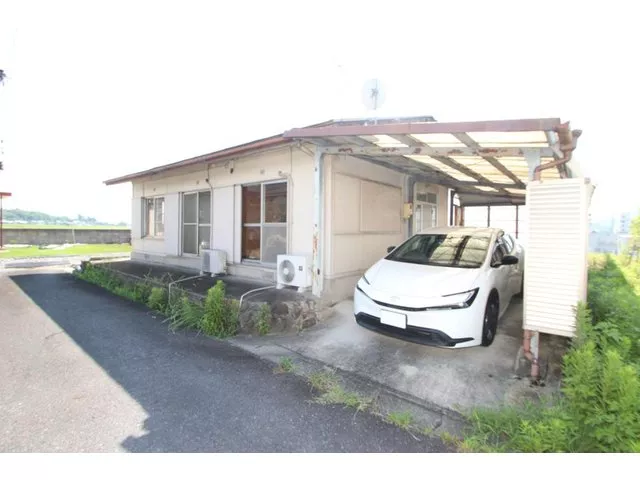 Chitose (Sanagu Station) 1.8 million yen