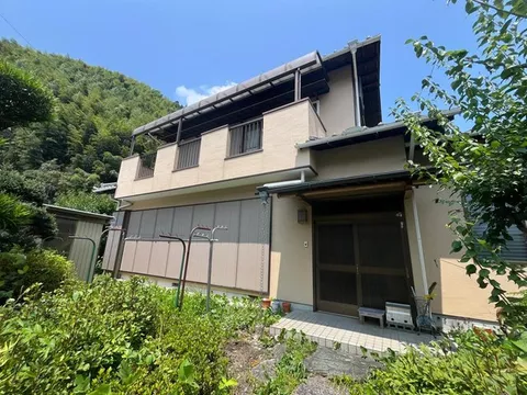 Available for viewing today, surrounded by rivers and mountains in a rich natural environment♪