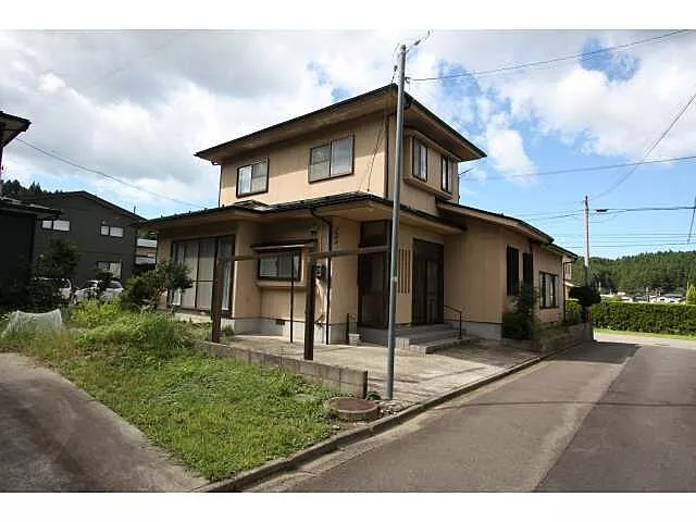 Used single-family home, 4 minutes on foot from Ugo Kameda Station on the JR Uetsu Main Line