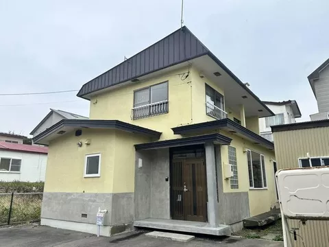[Open House Scheduled] Interior and exterior renovation planned / Water fixtures replacement / Parking for 3 cars available / Garden space available