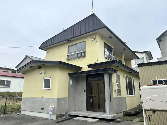 [Open House Scheduled] Interior and exterior renovation planned / Water fixtures replacement / Parking for 3 cars available / Garden space available