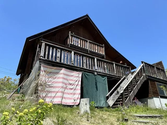 ● Inside Iizuna Beverly Hills on the east side of Oozasa Lake ● Lush highland residential area