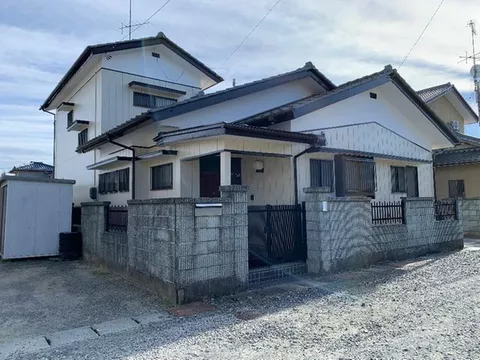 ■Partial renovations have been completed. A convenience store is just a short walk away.