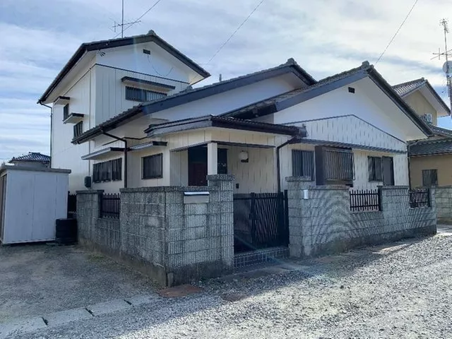 ■Partial renovations have been completed. A convenience store is just a short walk away.