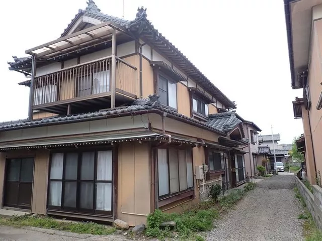 Senami Nakacho 5 million yen