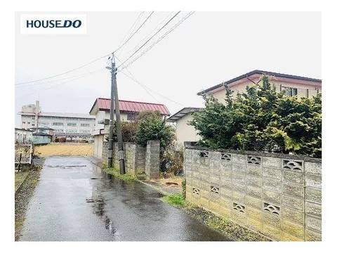 Over 270 tsubo of land! 10K! A two-story house in a peaceful living environment, perfect for large families♪