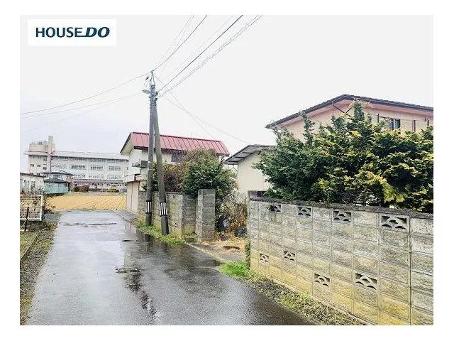Over 270 tsubo of land! 10K! A two-story house in a peaceful living environment, perfect for large families♪