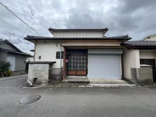 31 minutes on foot from JR Kagoshima Main Line "Ginsui" Station