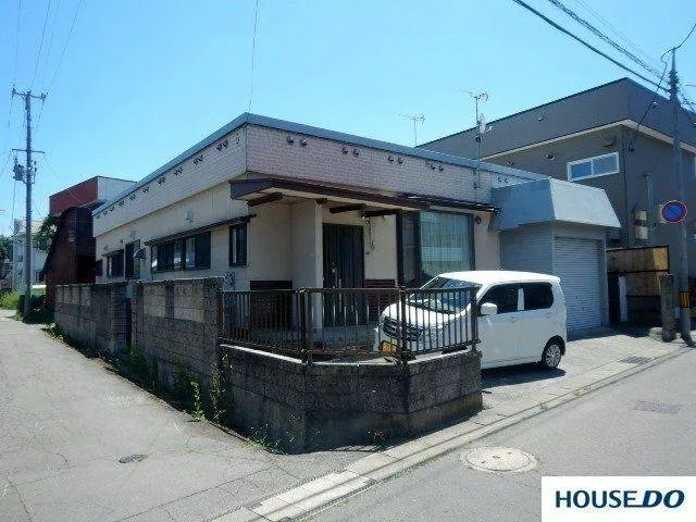 470m to Seven-Eleven Hirosaki Kōkōshita store! 750m to MEGA Tomita store!