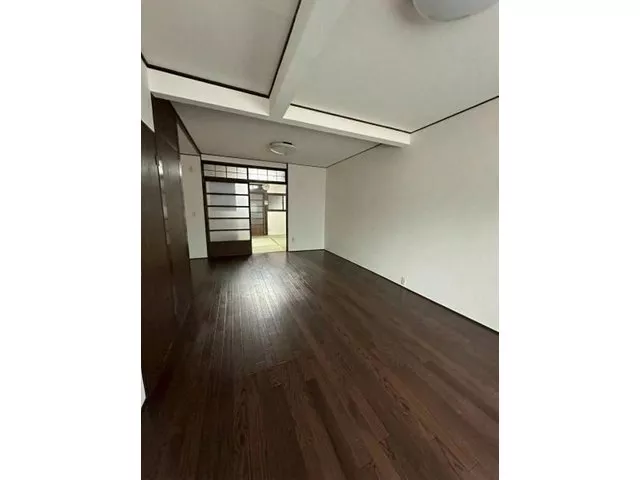 ◇Each floor has a kitchen and toilet◇ A layout with plenty of rooms that can also be used as a company dormitory