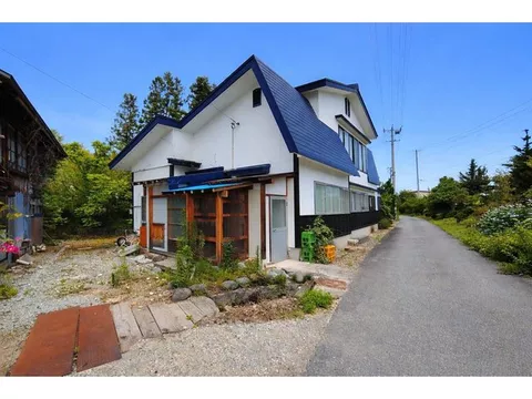 Oaza Shiraiwa (Uzen Takamatsu Station) 2,000,000 yen