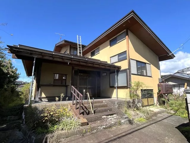 Parking for 2 cars, land over 50 tsubo, face-to-face kitchen, 2 toilets, all rooms over 6 tatami mats