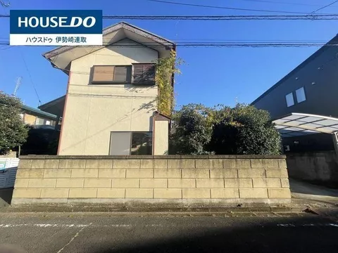 ☆A house standing in a quiet residential area, there is a carport☆