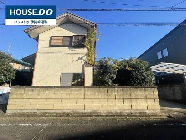 ☆A house standing in a quiet residential area, there is a carport☆