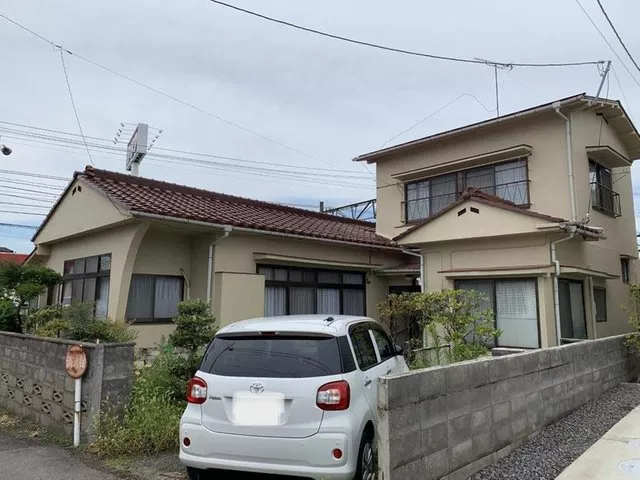 4 minutes on foot to Iōji-mae Station on the Iizaka Line♪ A property suitable for renovation close to a convenience store♪
