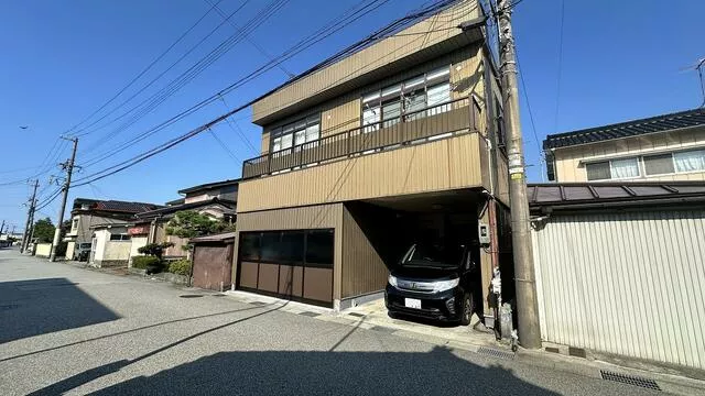 Toyama City Nishikoubunmei-cho (Oizumi Station) 2-story 8DK